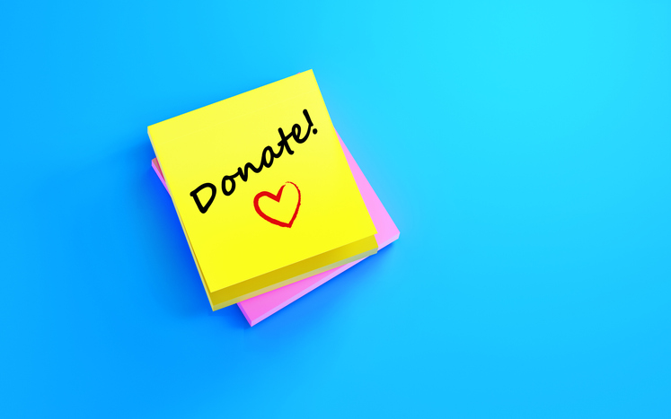 Yellow and pink post it notes on a bright blue background