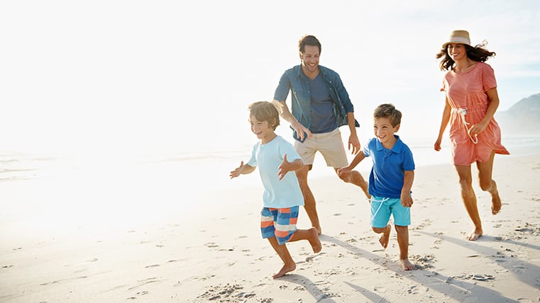 Familia en la playa