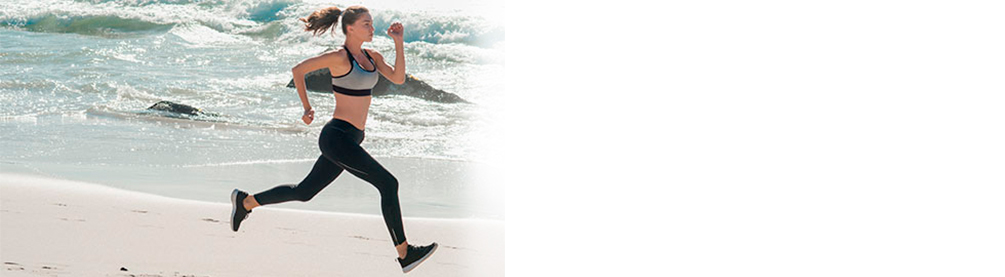 Mujer corriendo en la playa