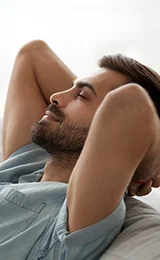HOMBRE RELAJADO