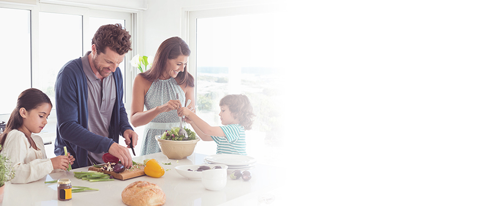 Familia cocinando