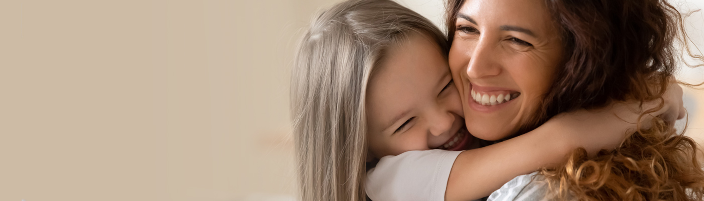 MAMÁ E HIJA FELICES