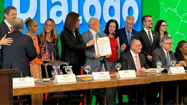 An image of a group of people behind a panel.