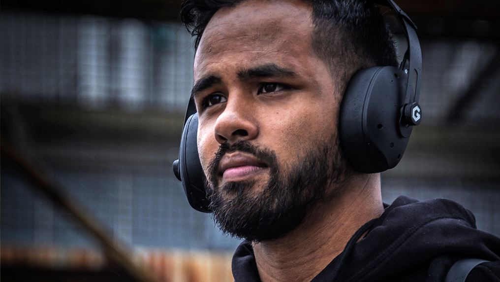 Image of a model wearing Gerrard Street Headphones