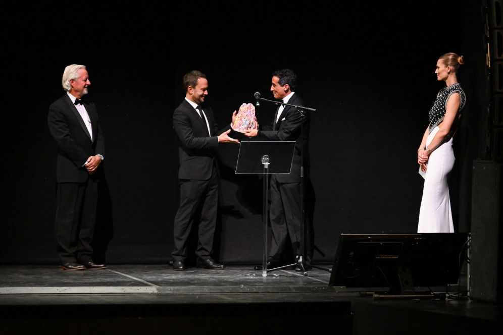 Mariano Alonso and Nick Barber from Timberland receiving the Award for Circular Economy from Andrew Morlet and Toni Garrn
