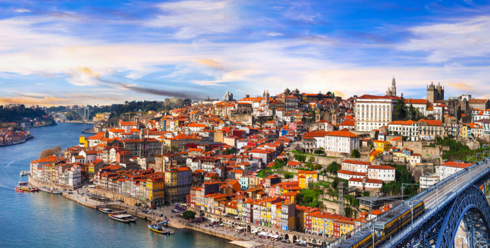 Image of the city, river and bridge of Porto