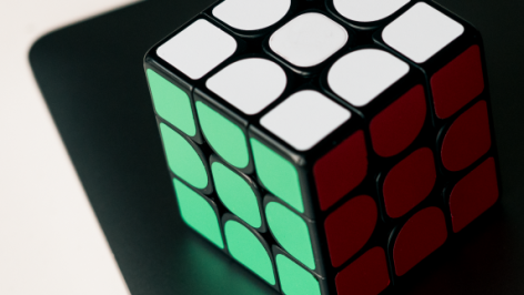 塑料Rubik的立方体