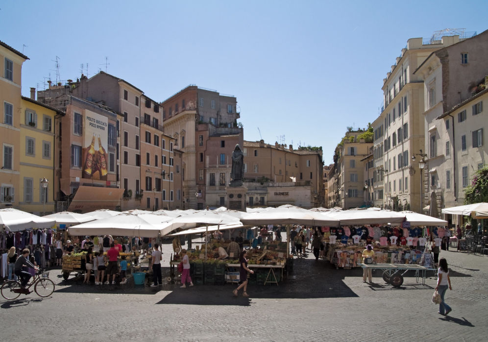 Campo dei Fiori market, Rome (Photo: Creative Commons/Myrabella)