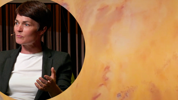 Ellen MacArthur speaking on stage