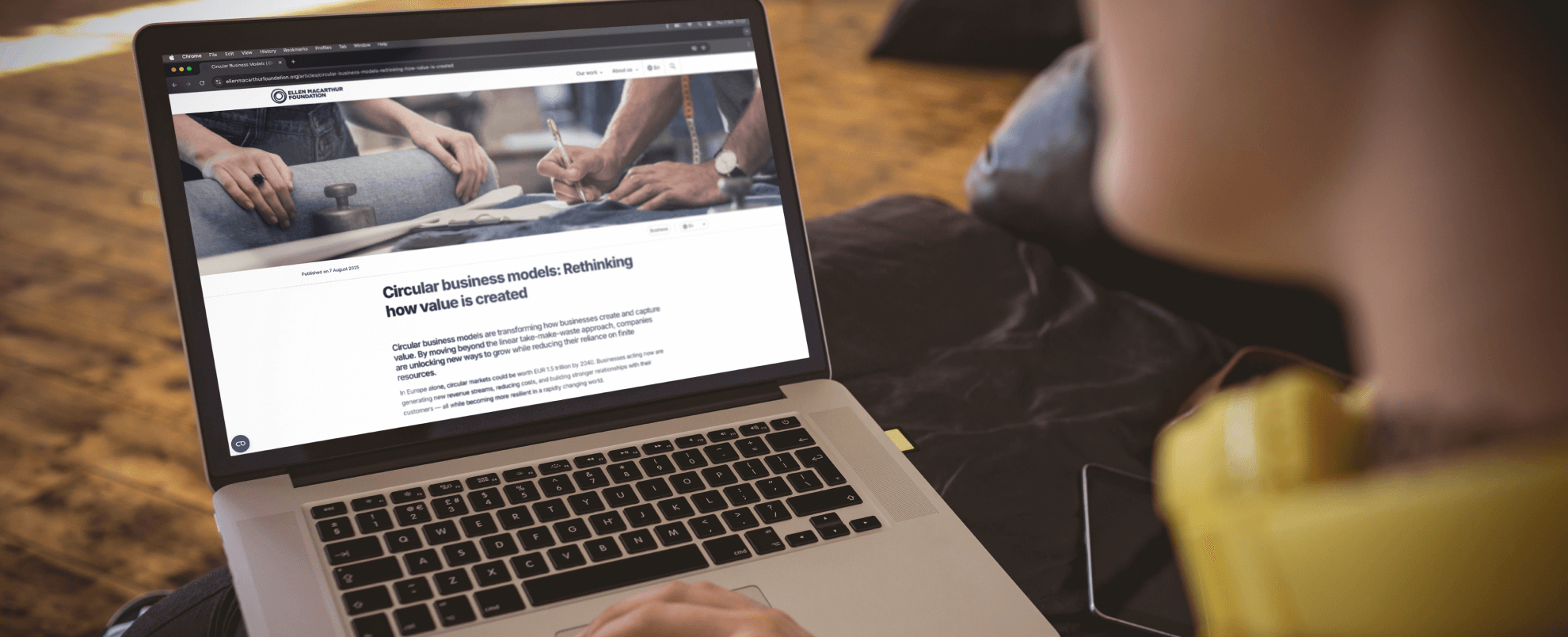 Person in front of a computer screen reading an article