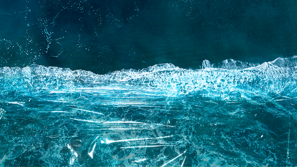 Wave rolling in