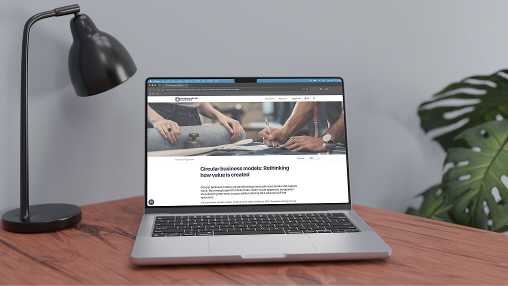 Person in front of a computer screen reading an article