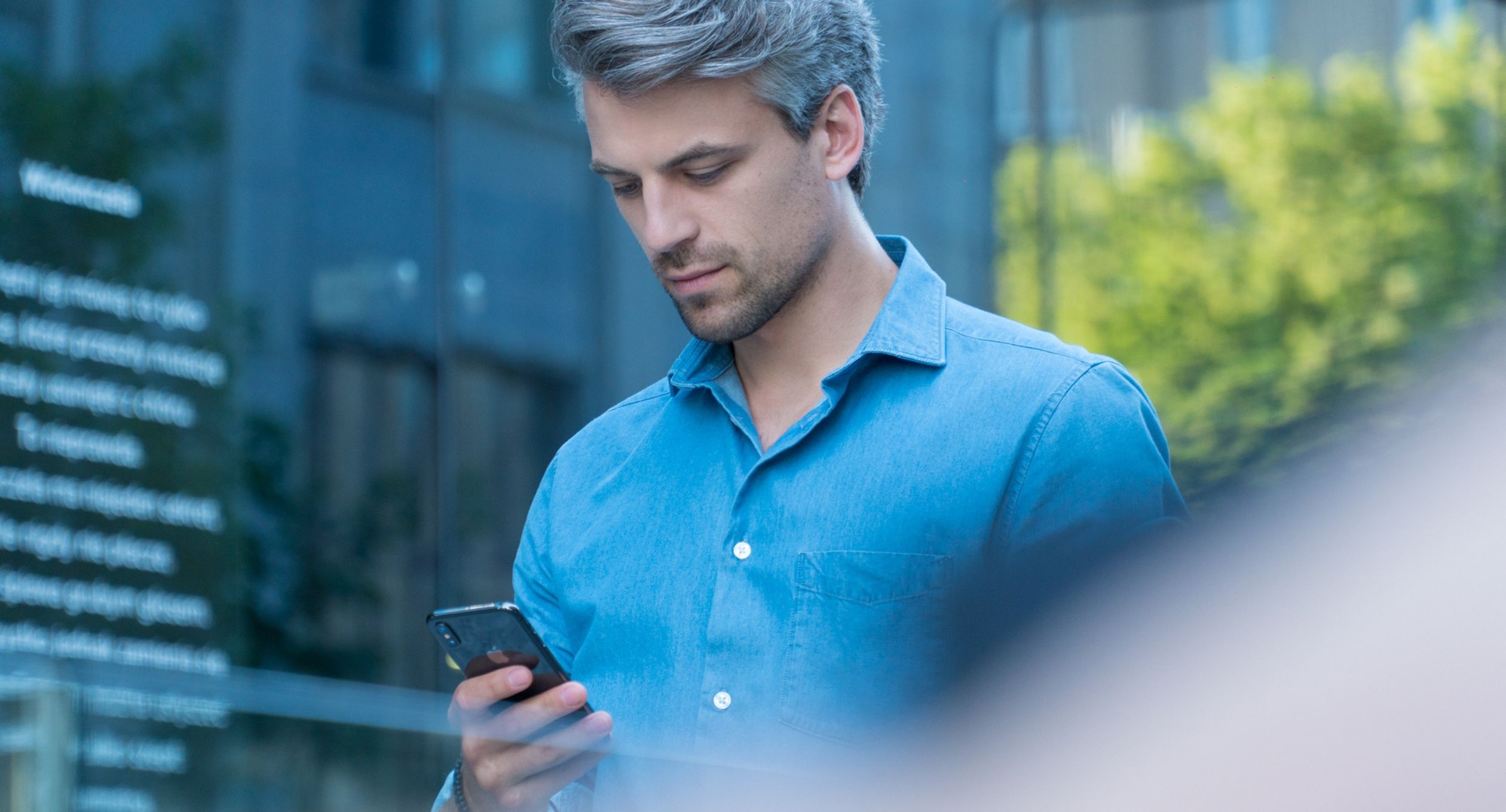 We are losing the ability to enjoy our offline life. We choose to go through a feed of irrelevant updates over a moment of full presence or self-reflection.