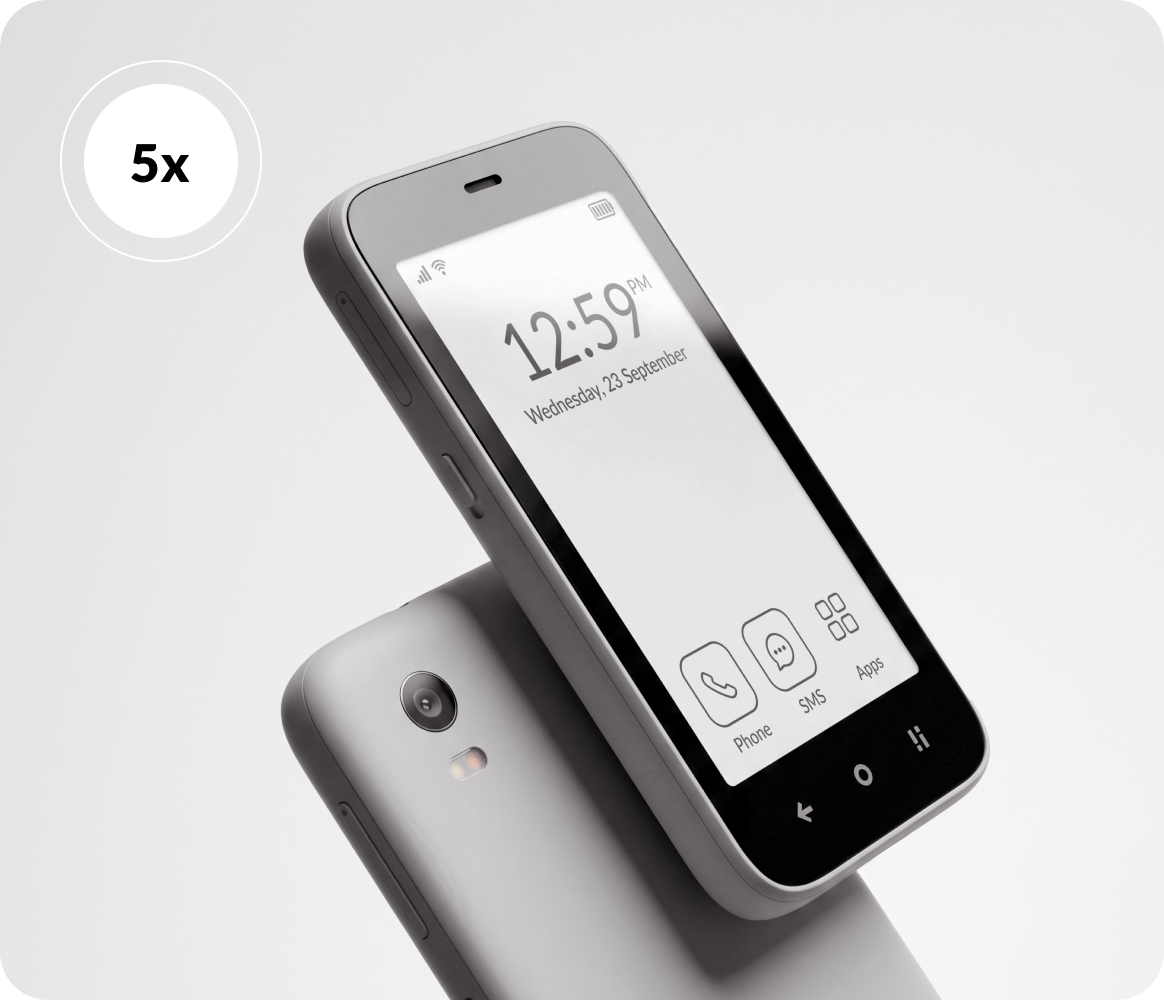 Mudita Kompakt with the clock on its E Ink display