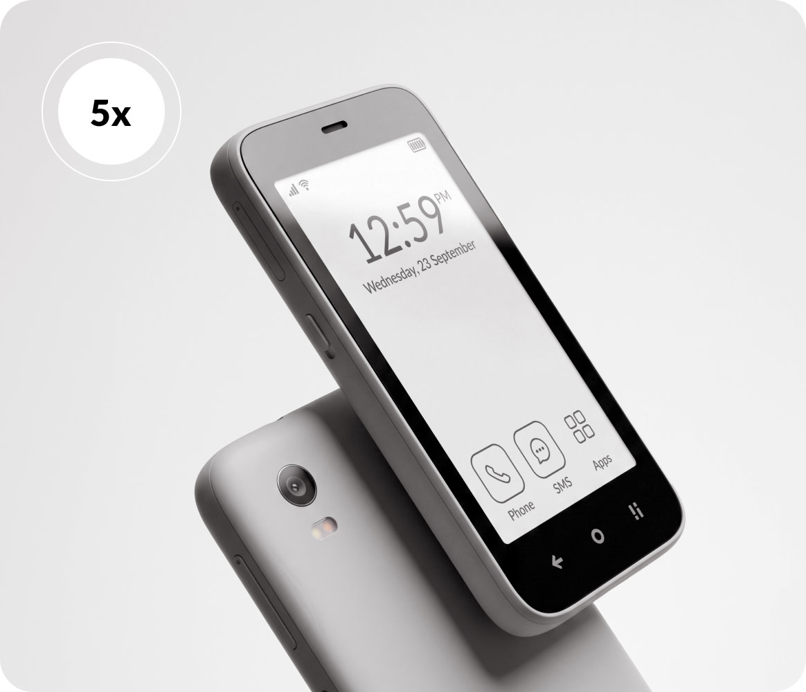 Mudita Kompakt with the clock on its E Ink display