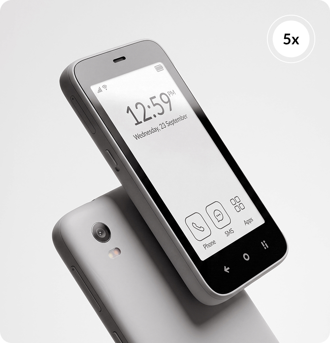 Mudita Kompakt with the clock on its E Ink display