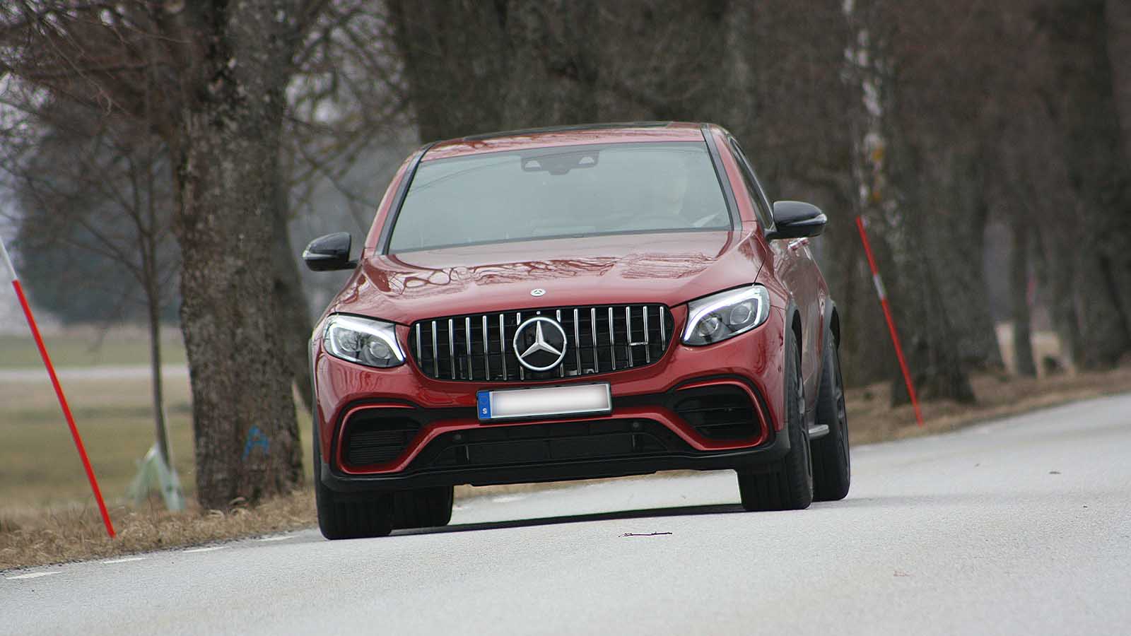 basta bilen röd mercedes på väg - Lendobloggen