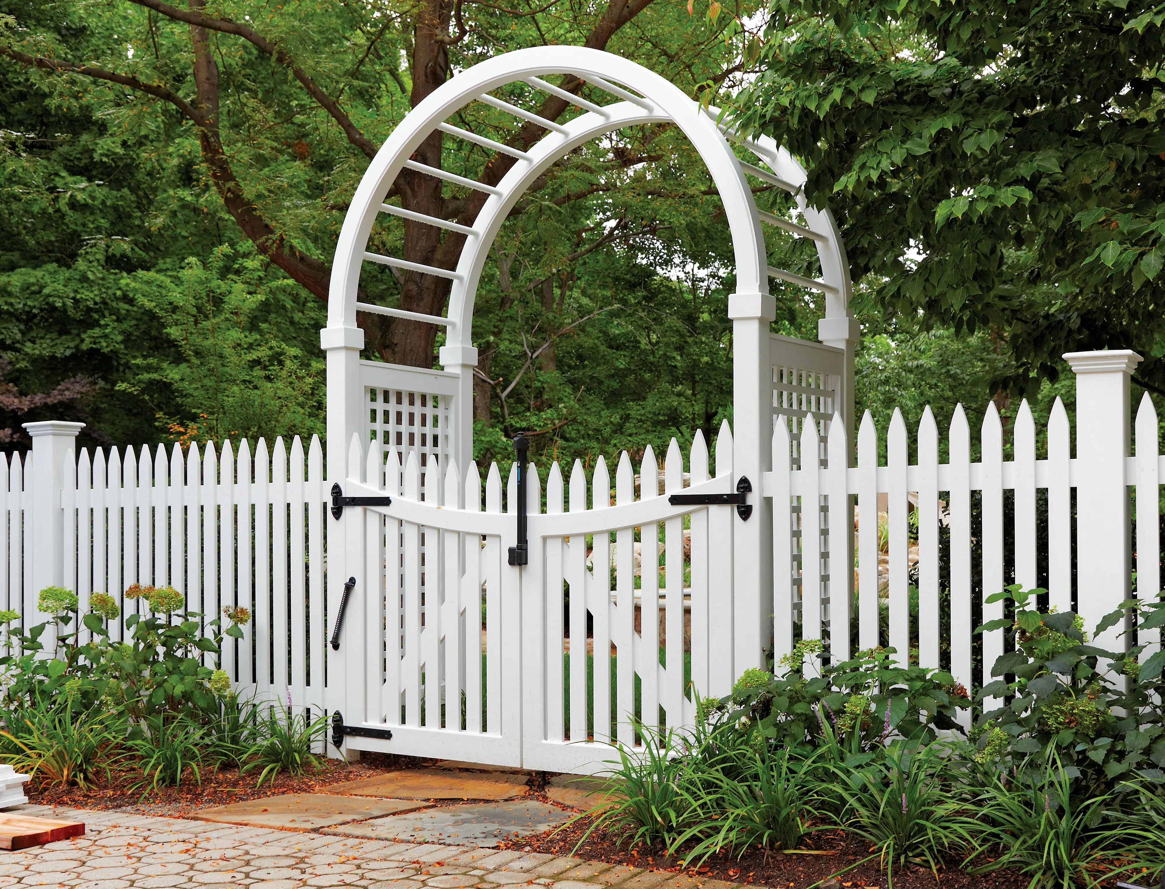 Sudbury Picket Fence with Arbor
