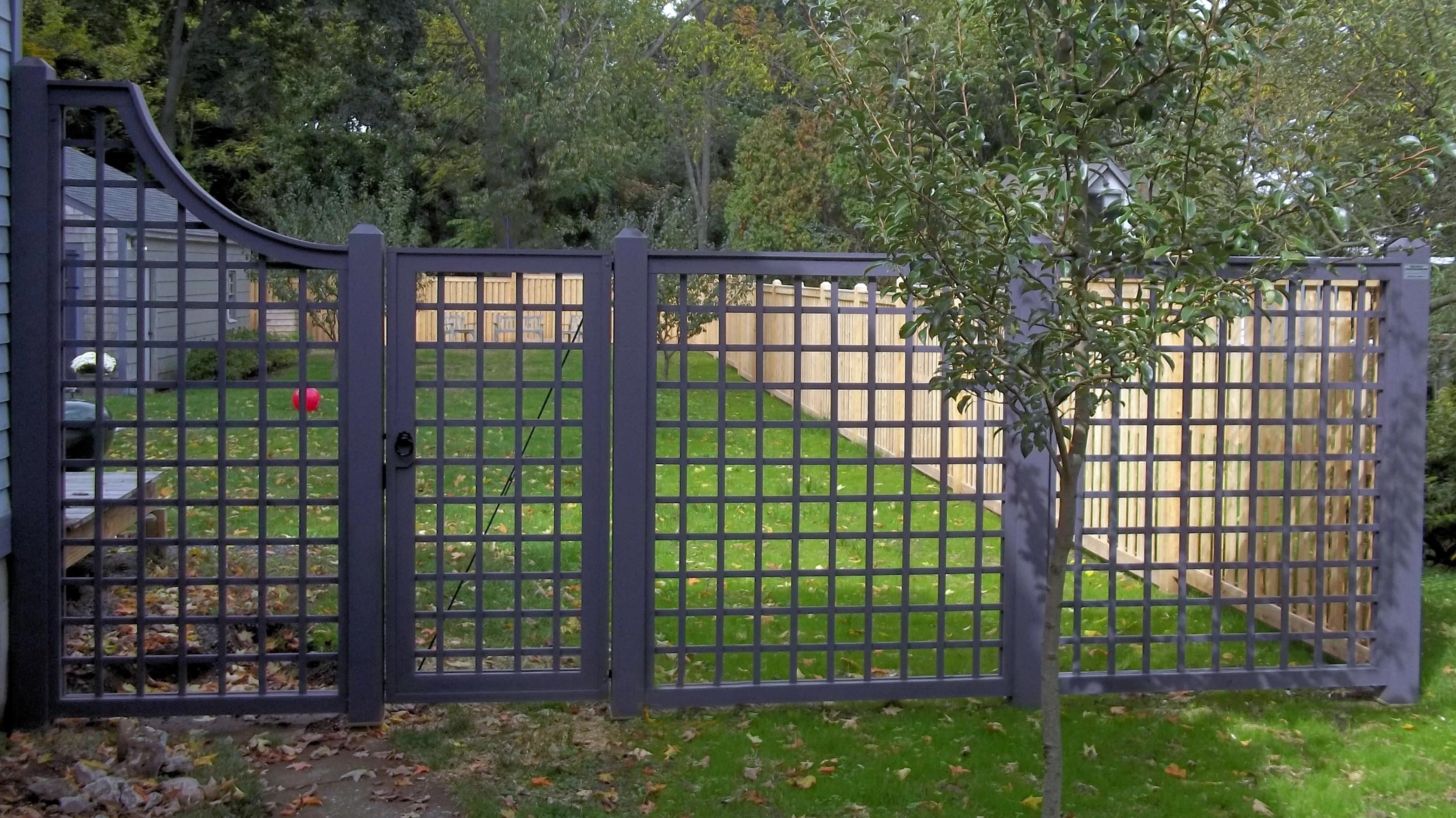 Horizontal Vertical Lattice Fence Gray