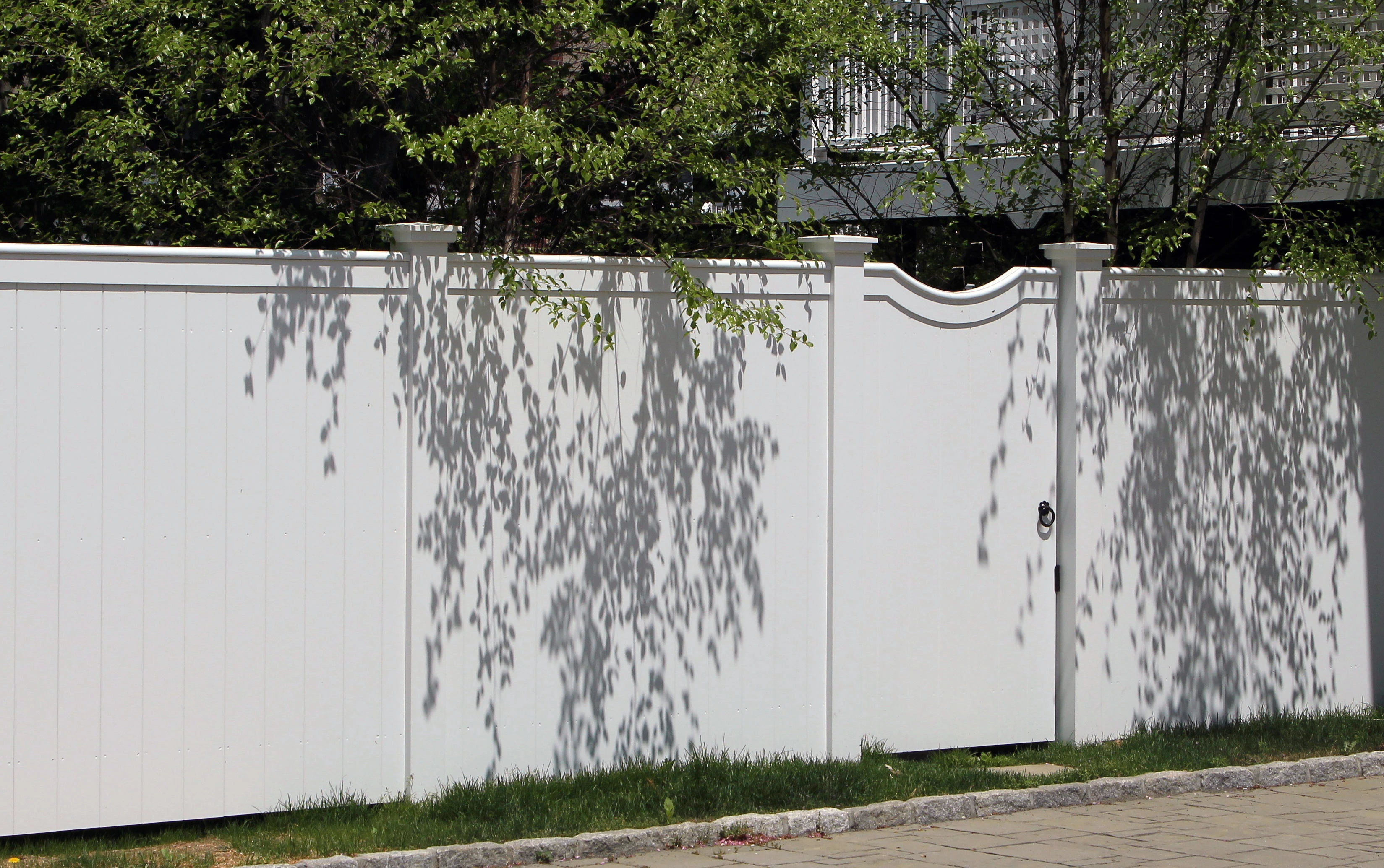 Chesapeake Screen Fence White with Walk Gate