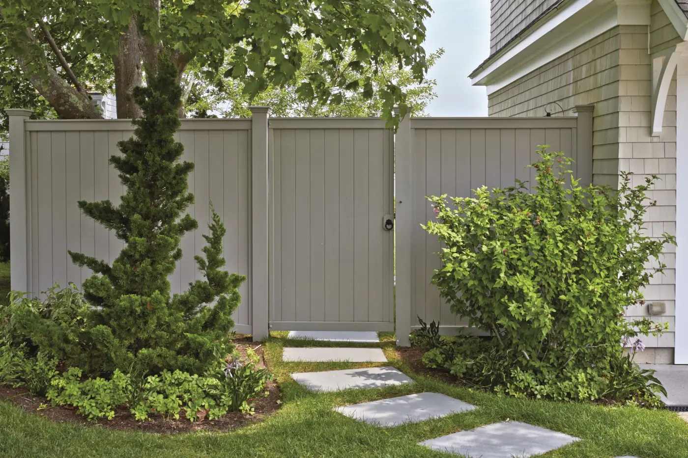 Universal Screen Fence and Gate