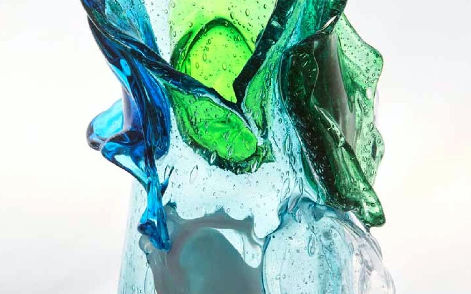 Editorial Splash 3 - EMO laddar glasföremål med mod