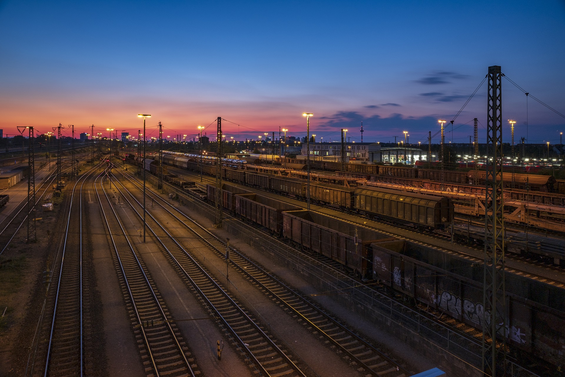 railway-station-3595010 1920
