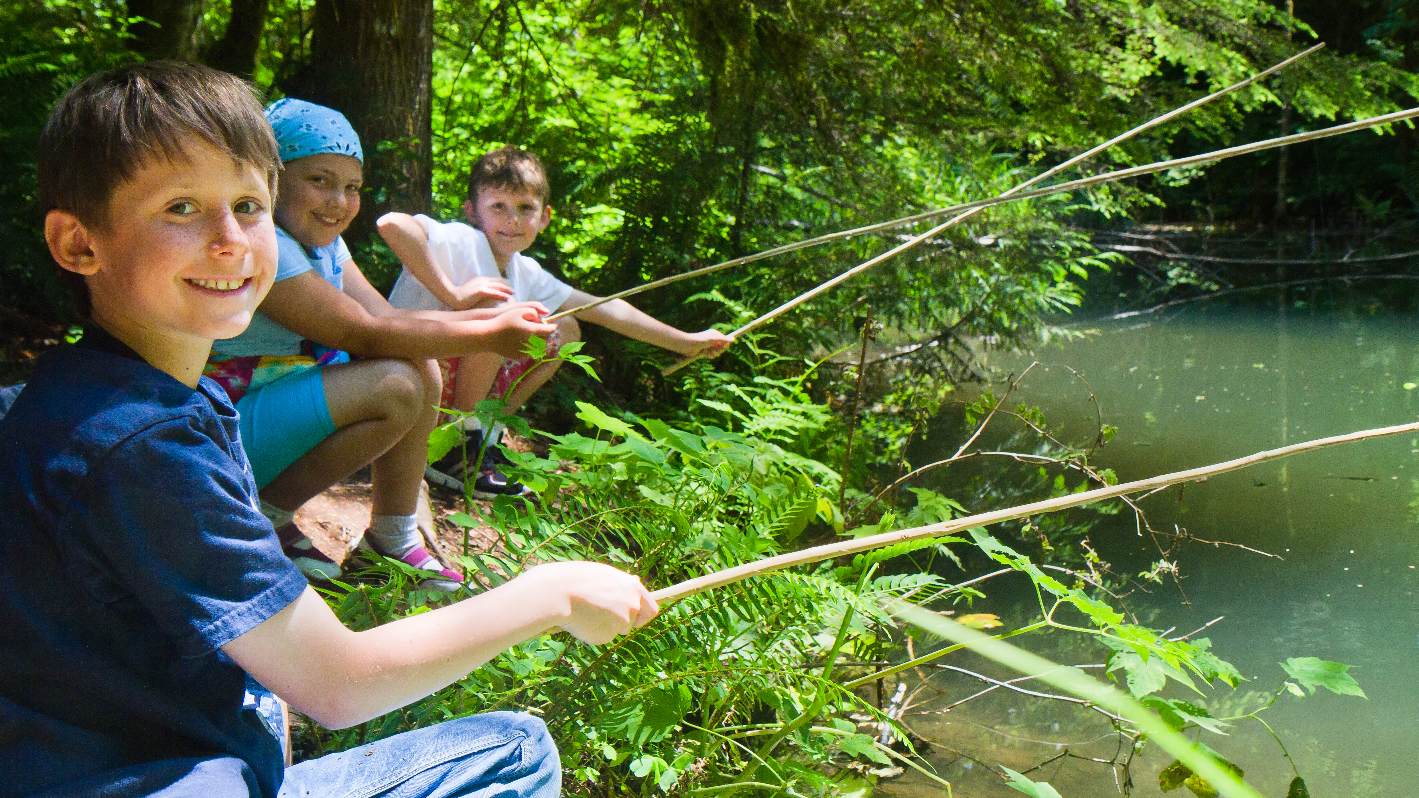 Игра лесная рыбалка. Рыбалка в лесу. Молодежная рыбалка. Camping Fishing. Виды развлечений для молодежи рыбалка.
