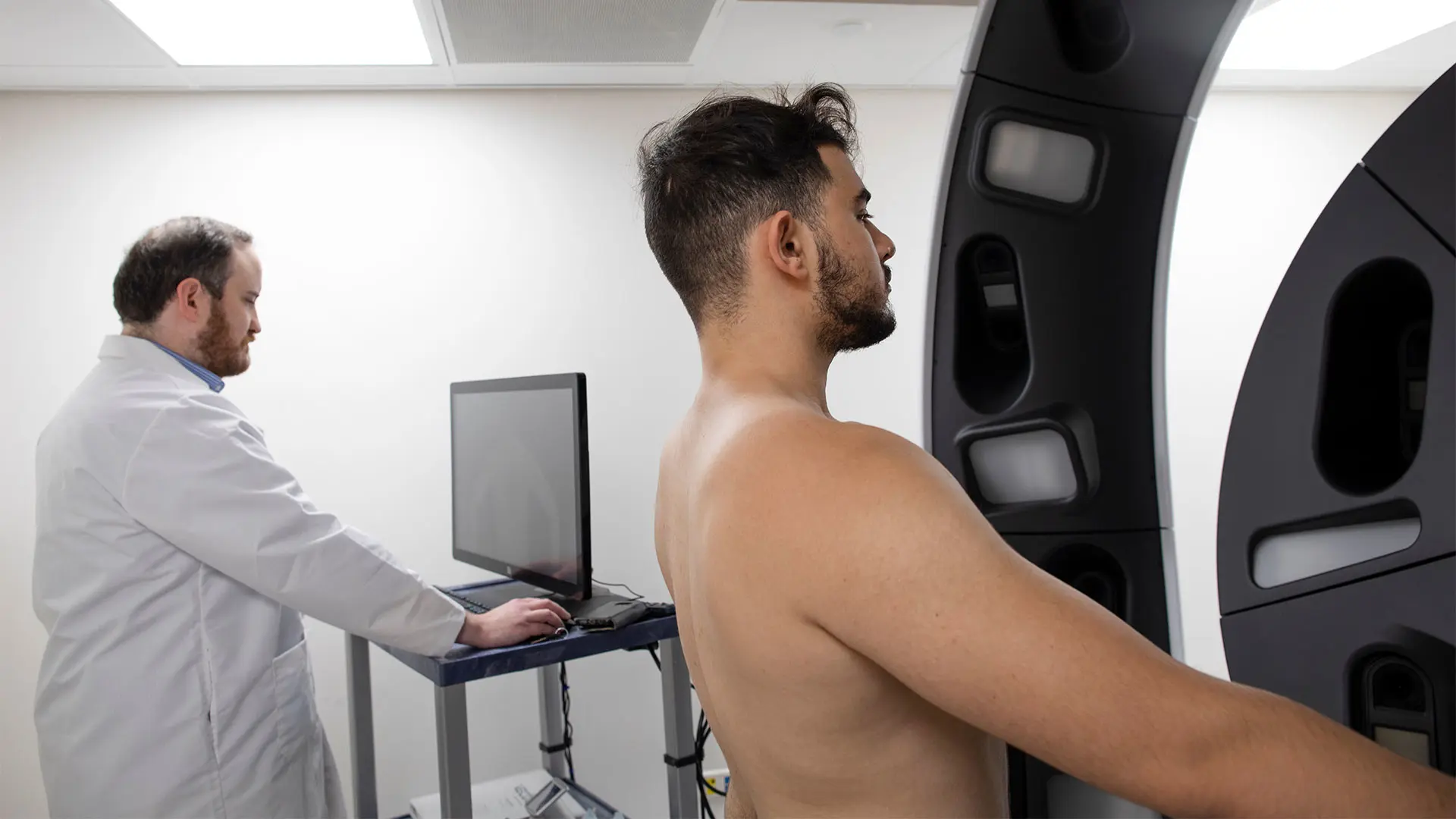 Jonathan Ungar, MD, uses the Vectra® system to deliver 360-degree full-body patient imaging at the Waldman Melanoma and Skin Cancer Center.