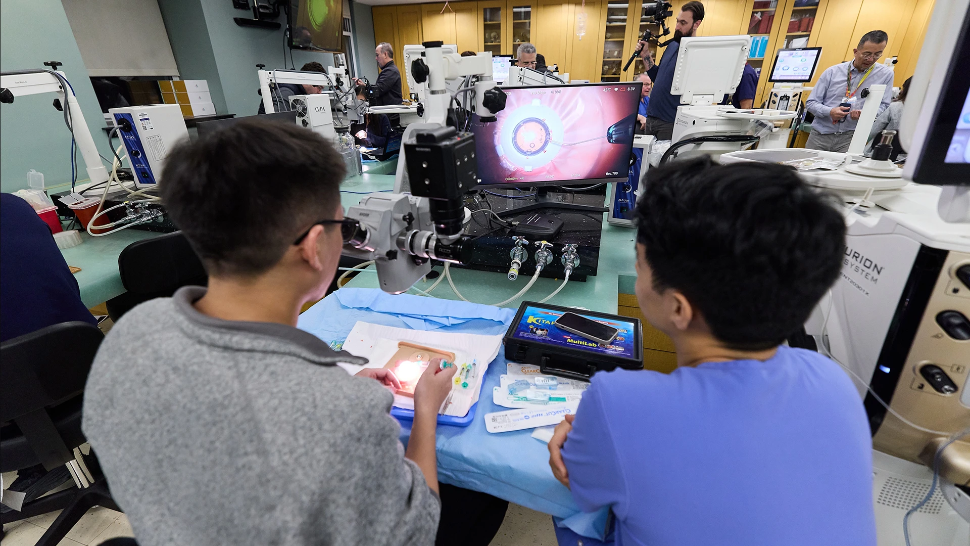 Students train on a ZEISS EXTARO 300, one of 10 new high-definition microscopes at the Jorge N. Buxton, MD, and Douglas F. Buxton, MD, Microsurgical Education Center at the New York Eye and Ear Infirmary of Mount Sinai.