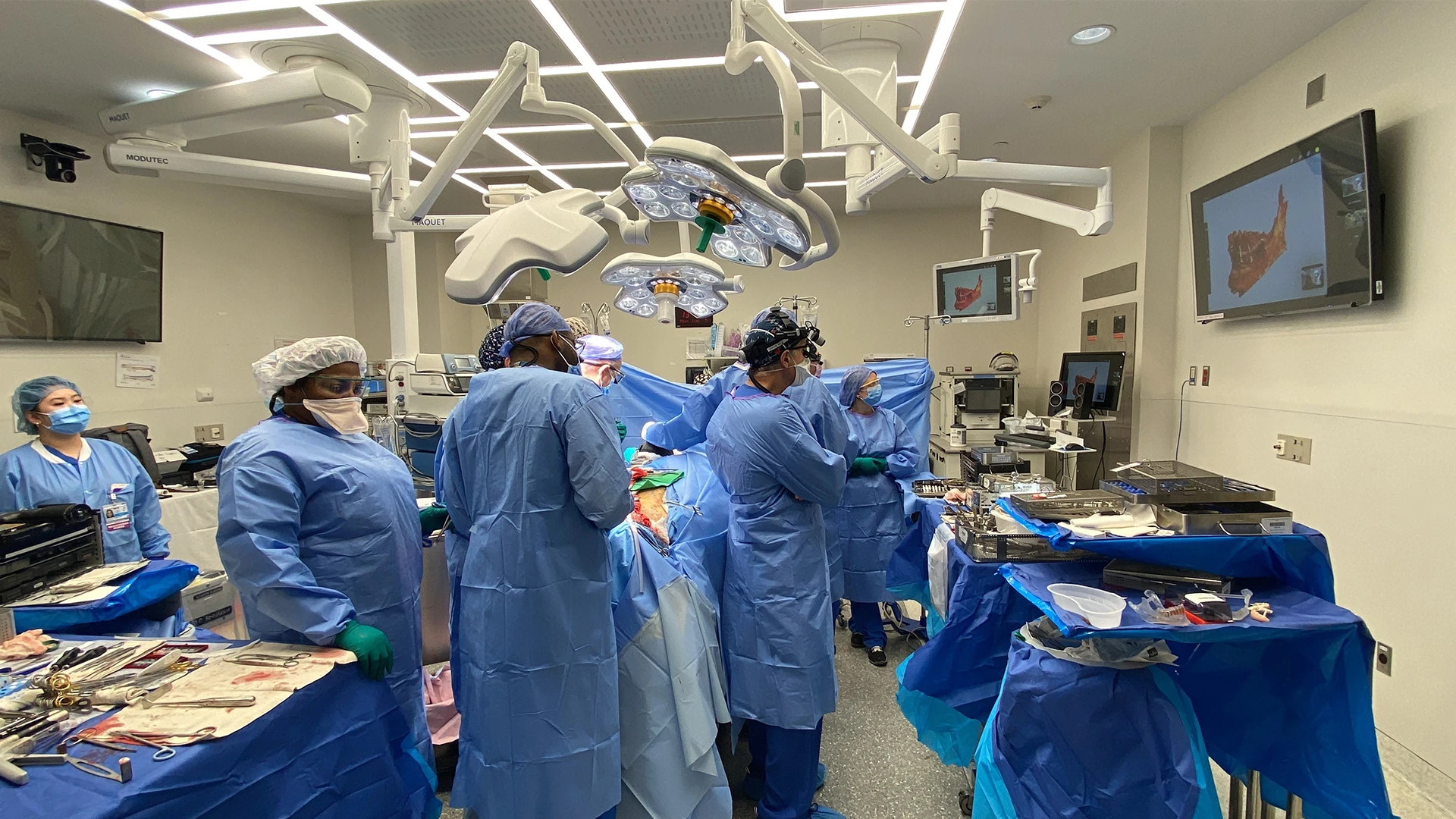 Intraoperative transfer of information from the frozen section lab to the operating room.