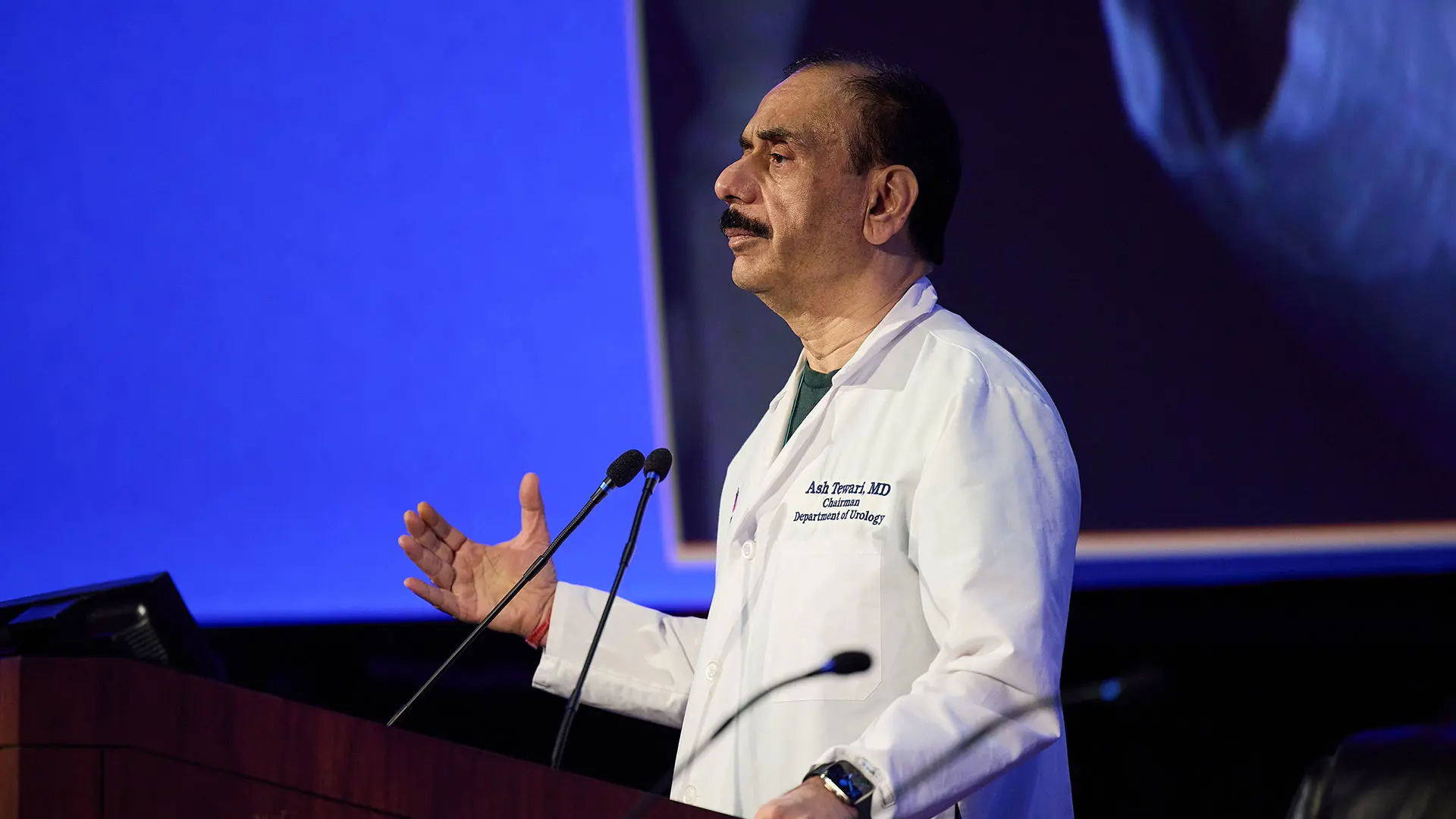 Ash Tewari, MBBS, MCh, FRCS (Hon.), DSc (Hon.)