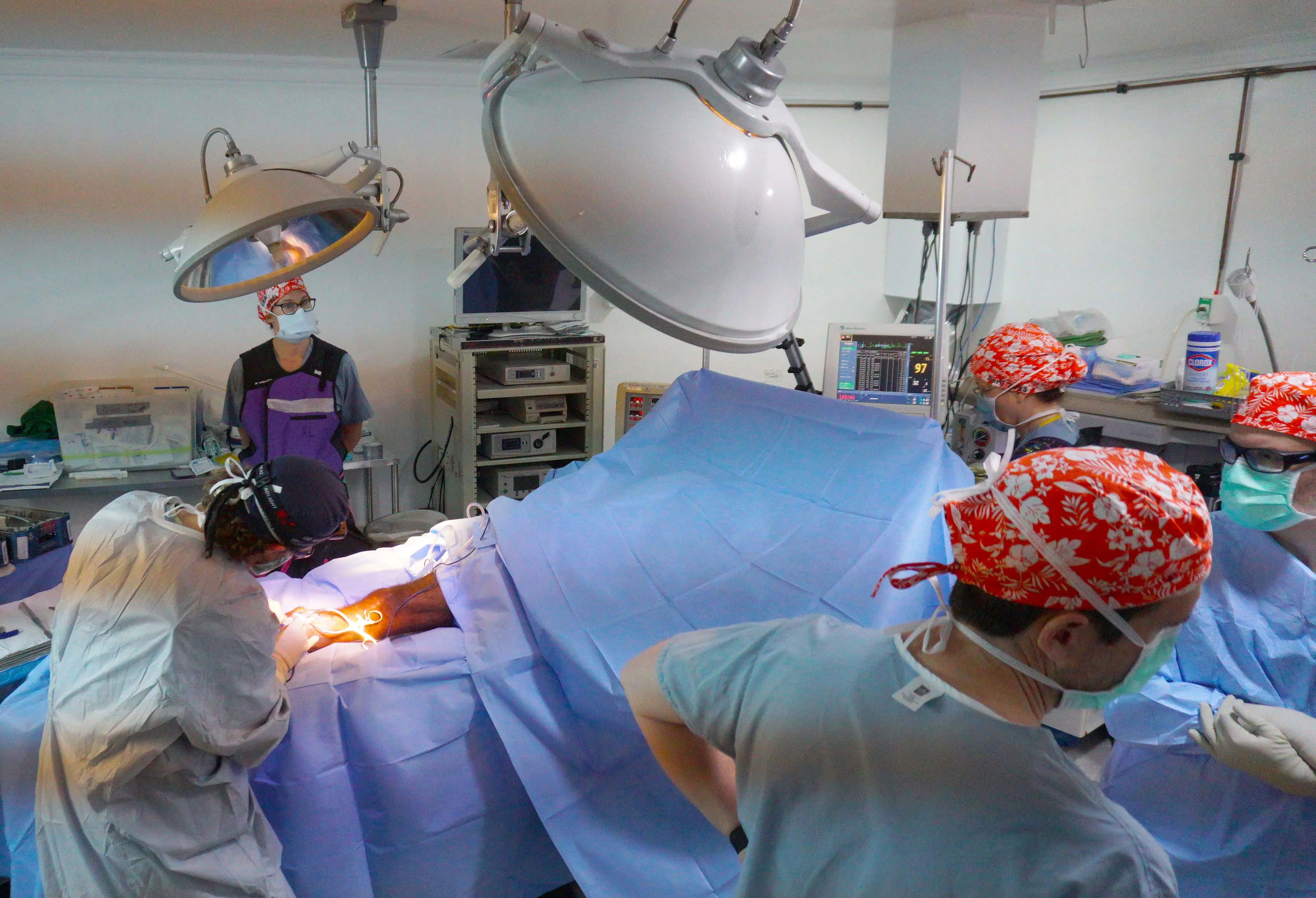 GLORI medical team performs surgery with support from hospital staff and residents at El Buen Samaritano Hospital in La Romana, Dominican Republic. 




