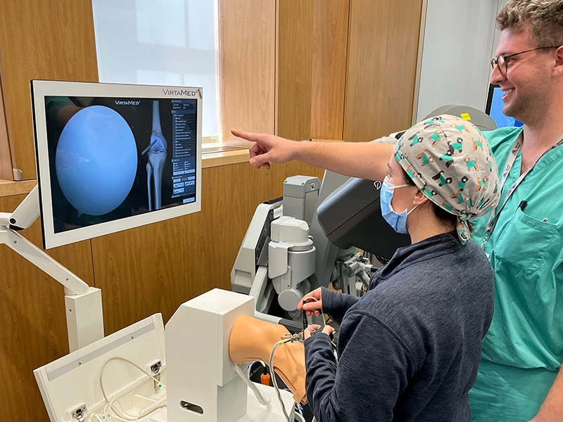 Mount Sinai Orthopedic Surgery resident using a simulator system.