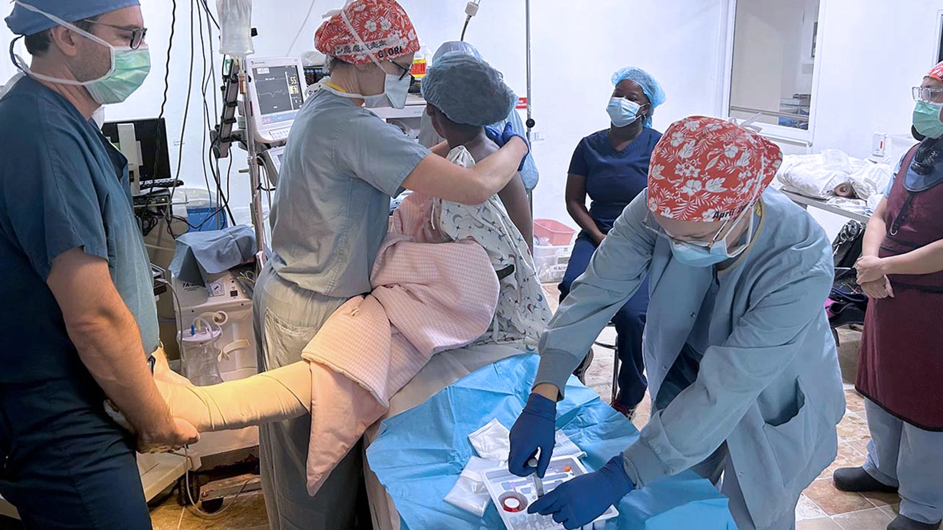 GLORI medical team, hospital staff, and residents care for a patient who has undergone surgery at El Buen Samaritano Hospital.