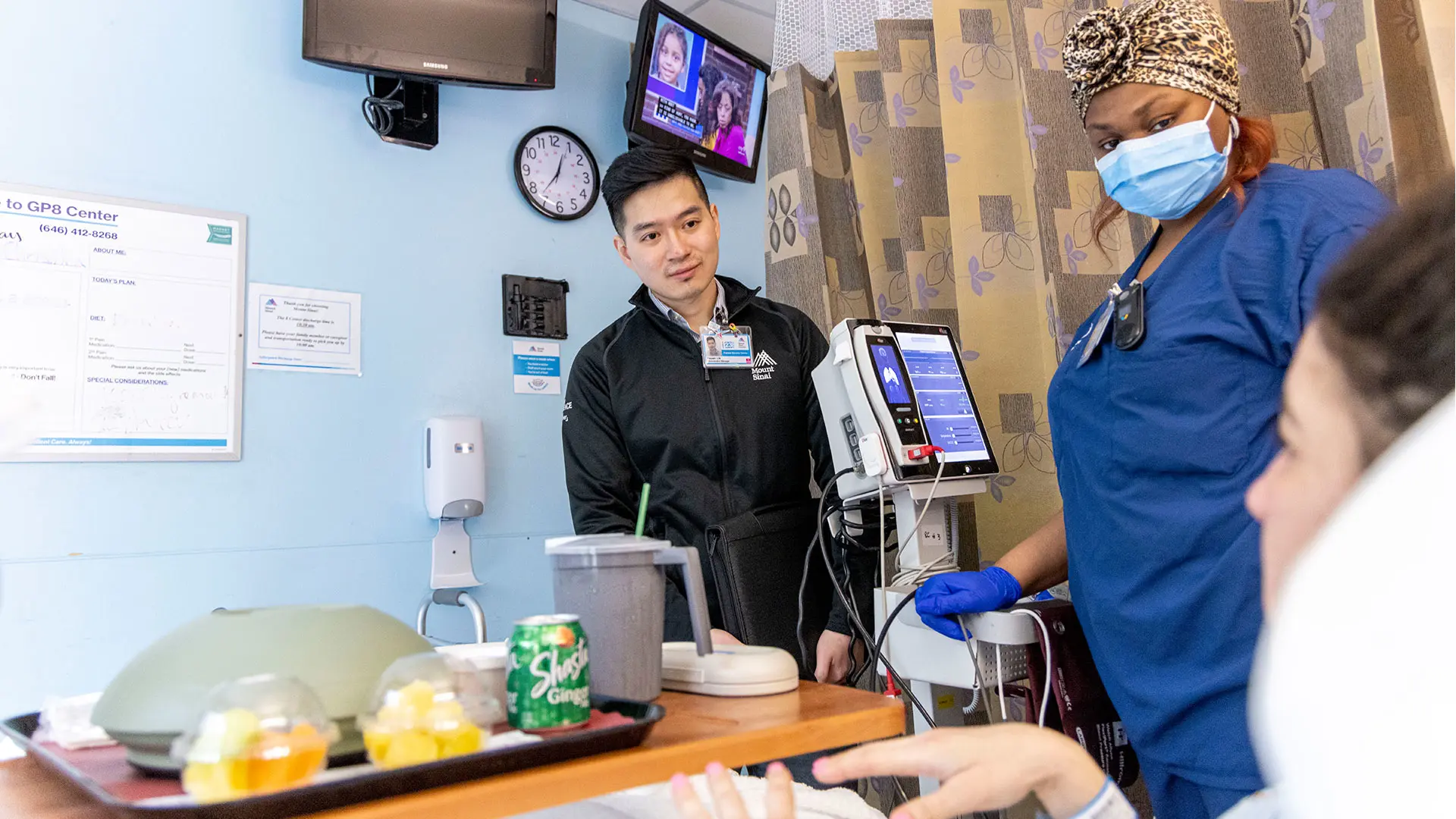 Yixuan “Stephen” Lin, Administrative Manager for the Patient Relations team, making rounds at The Mount Sinai Hospital.