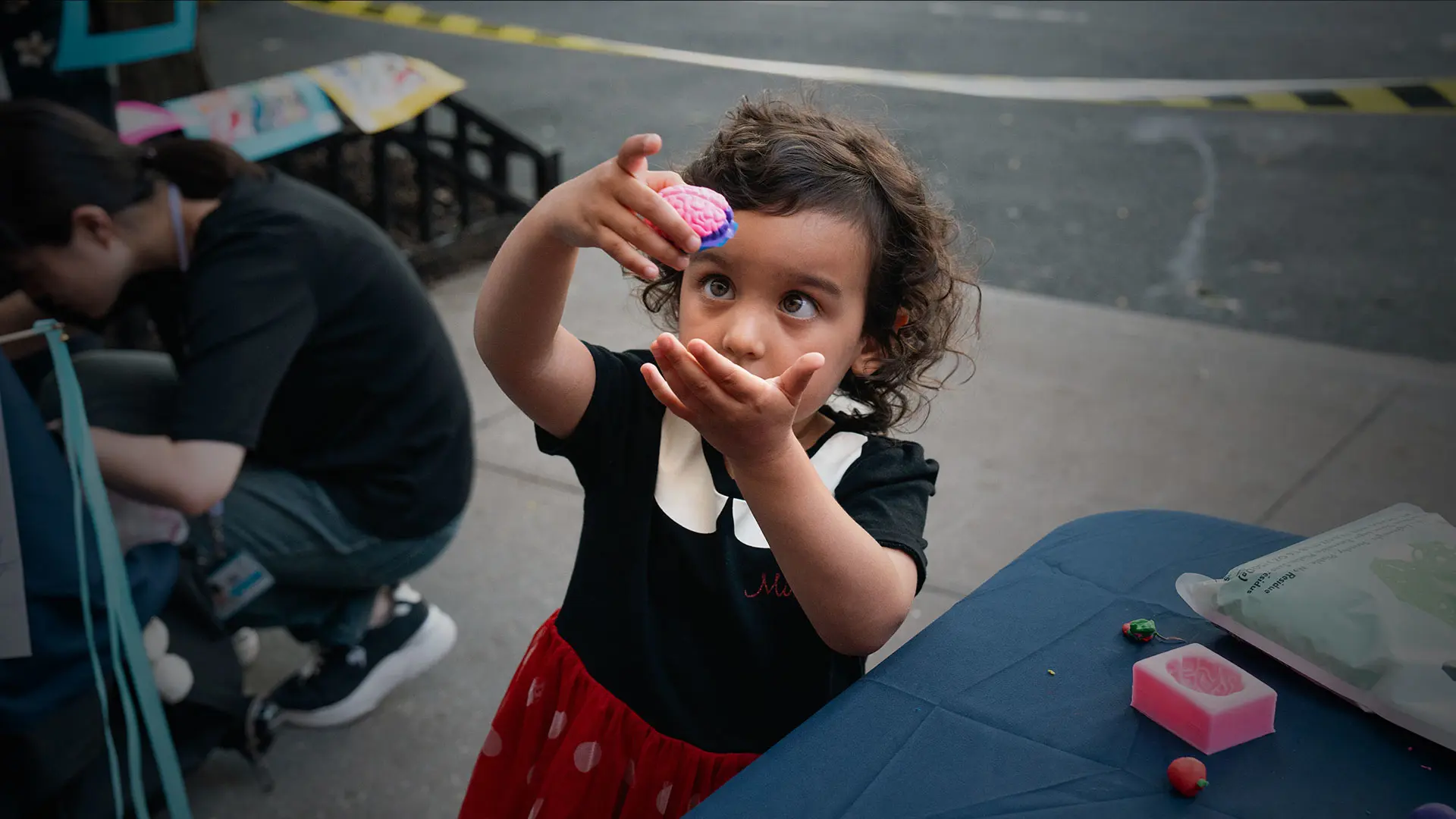 Art of the Brain Exhibition and Activities Delight a Curious Public on Fifth Avenue