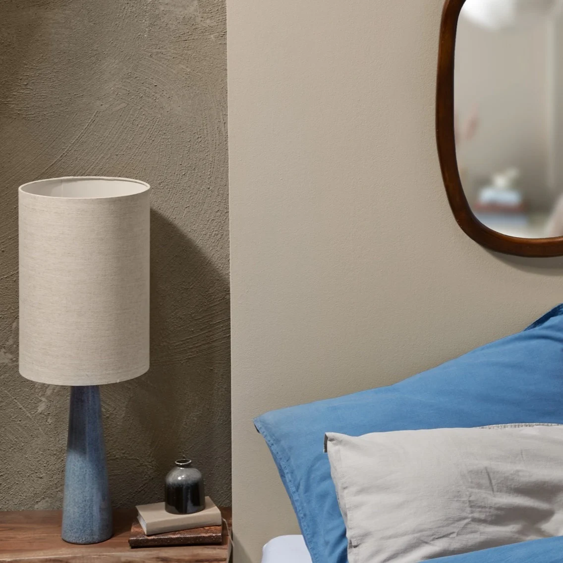Neutrale verfkleuren voor een Scandinavische slaapkamer