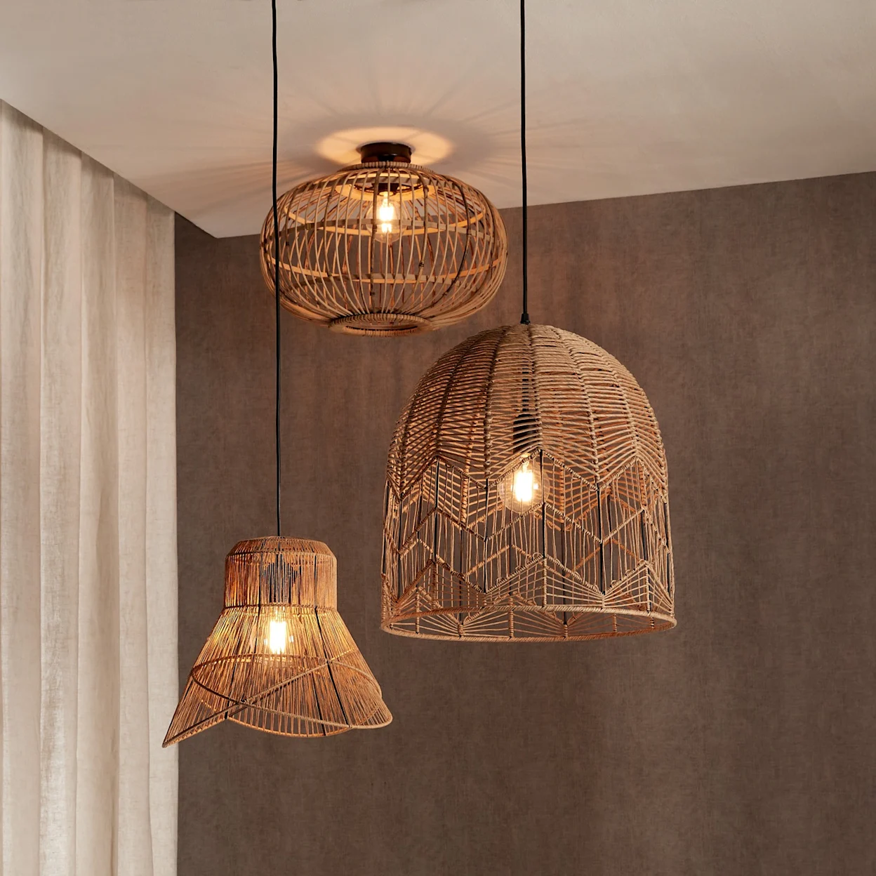 Natuurlijke hanglampen van rotan en touw