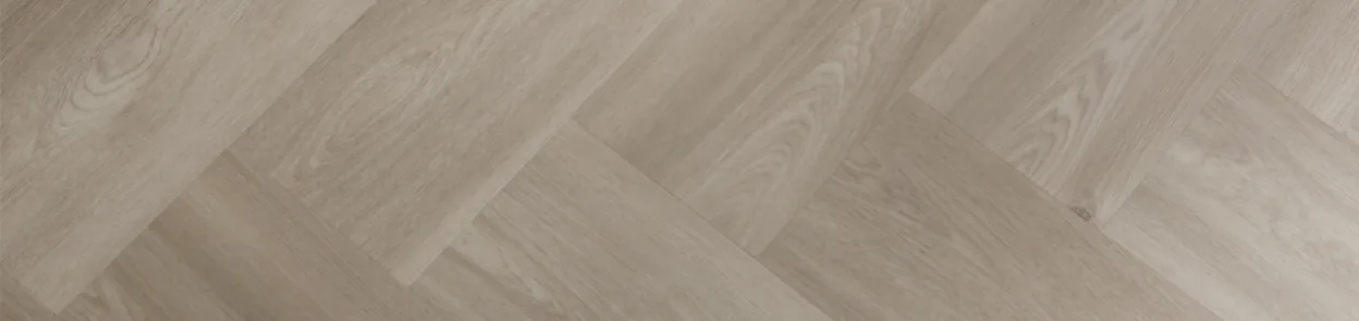NL-BE-DESK Alles-over-vloeren PVC-vloeren Zelf-inmeten-en-leggen Visgraat-PVC-vloer PVC-vloer-leggen-plaatsen