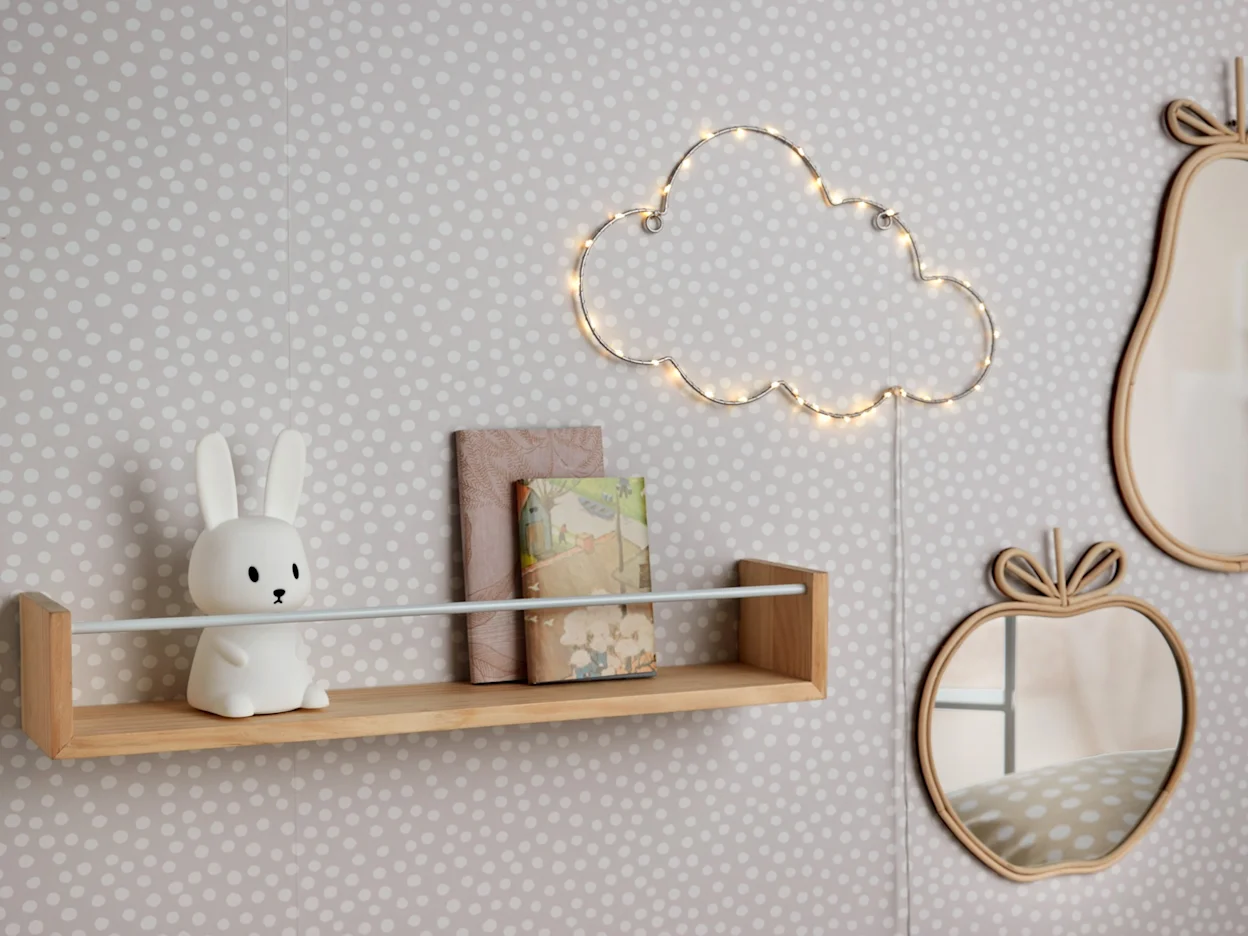 Babykamer behang met schattige stipjes