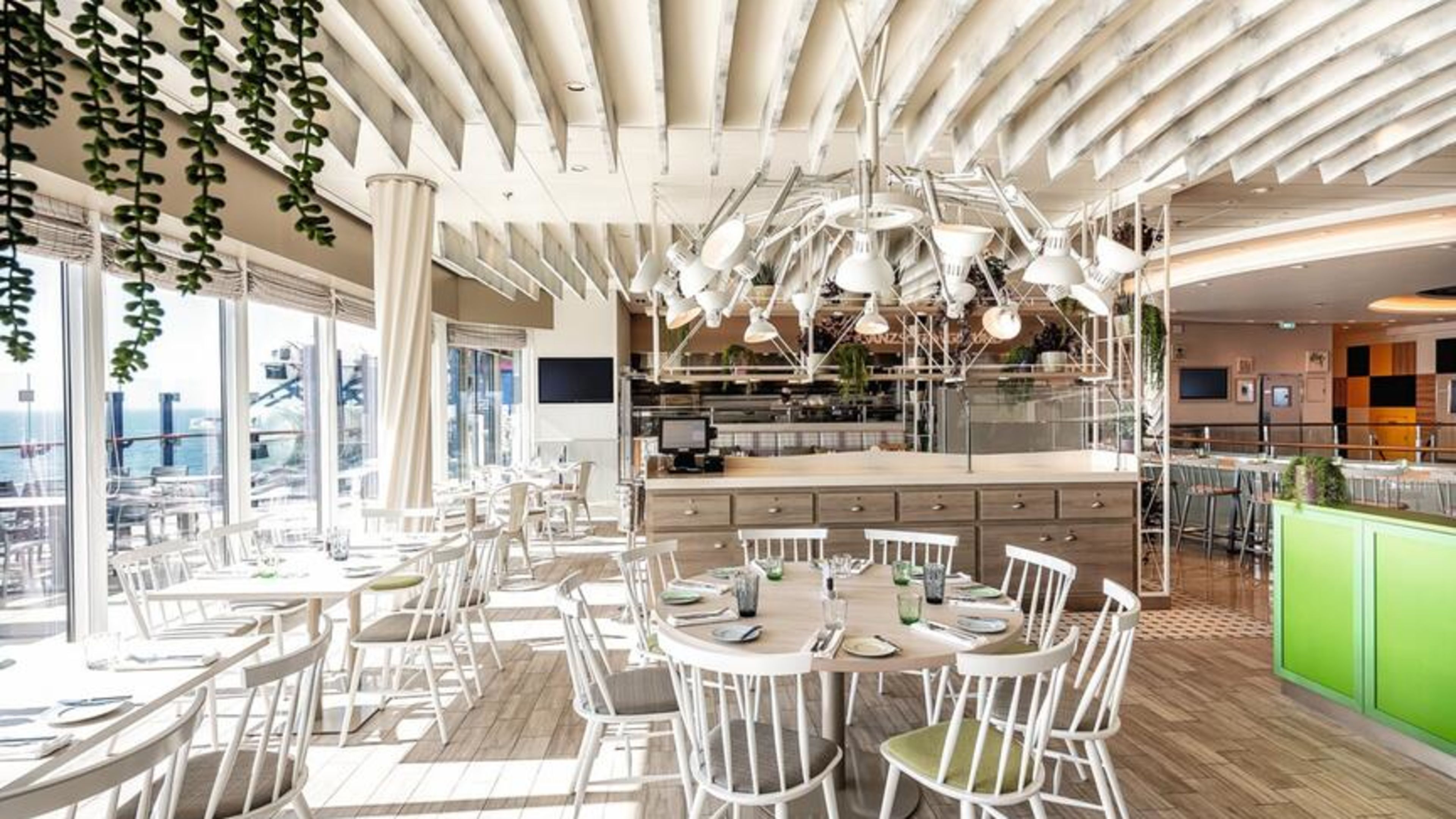 Ganz schön gesund Bistro Mein Schiff 1, Mein Schiff 2 und Mein Schiff 7 Genießen Sie im Ganz schön gesund Bistro an Bord der Mein Schiff 1, der Mein Schiff2 und der Mein Schiff 7 ausgewogene und gesunde Speisen.