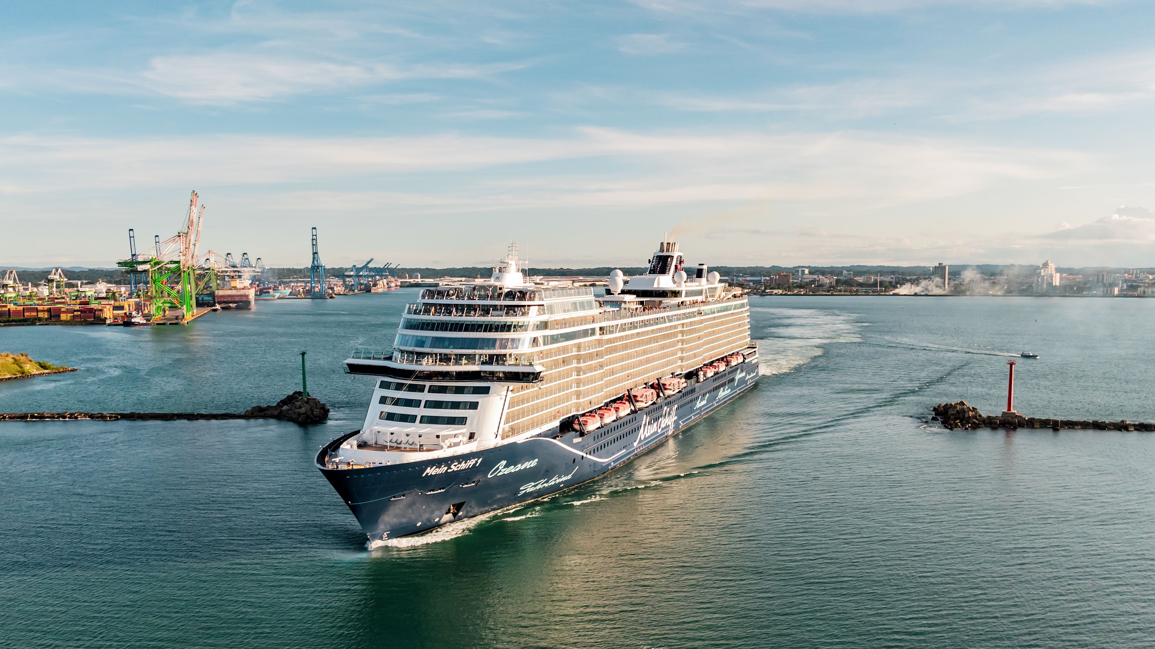 Mein Schiff 1 in Colón