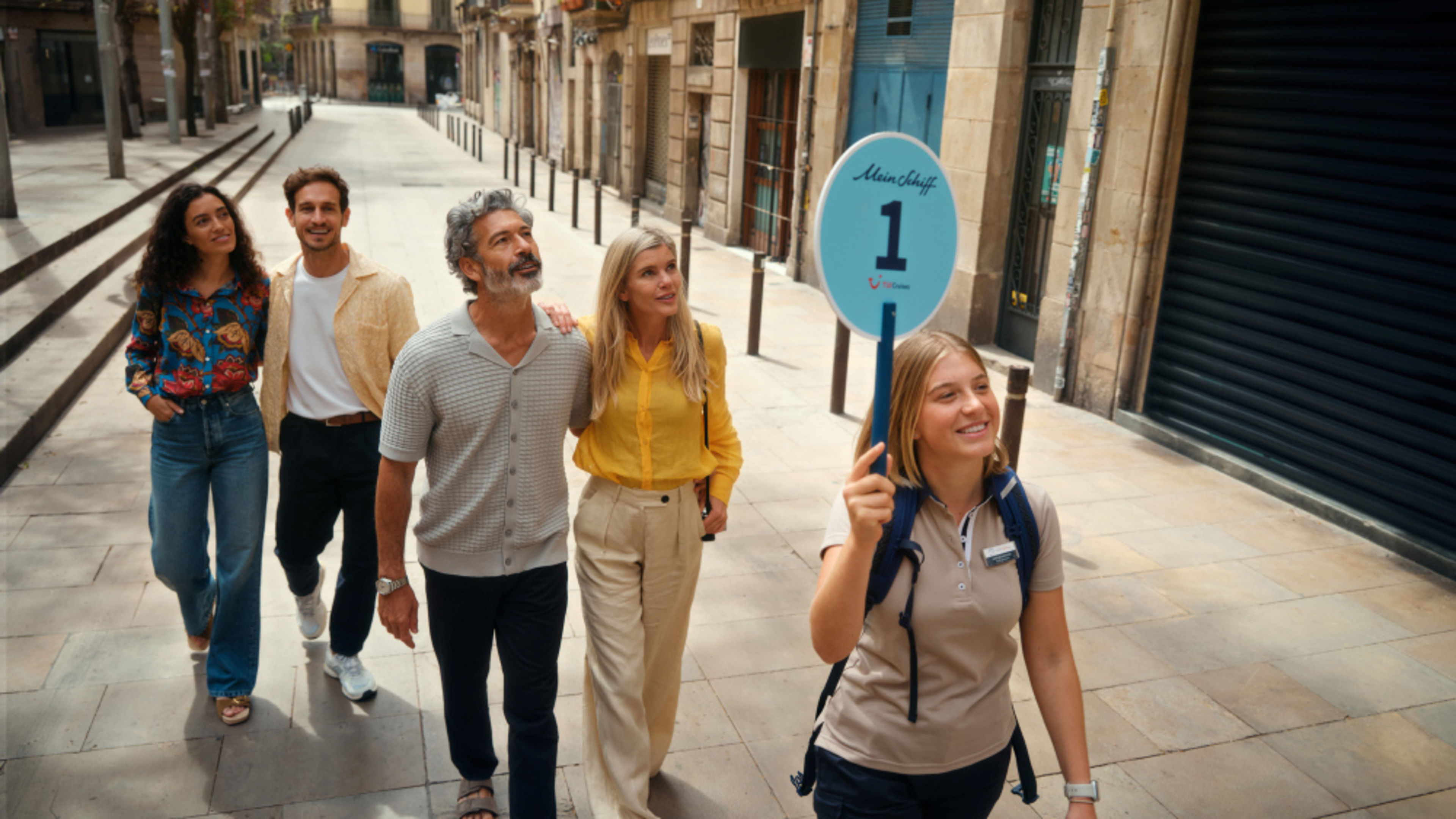 Landausflüge - geführte Tour Gruppe mit Tourguide in der Stadt