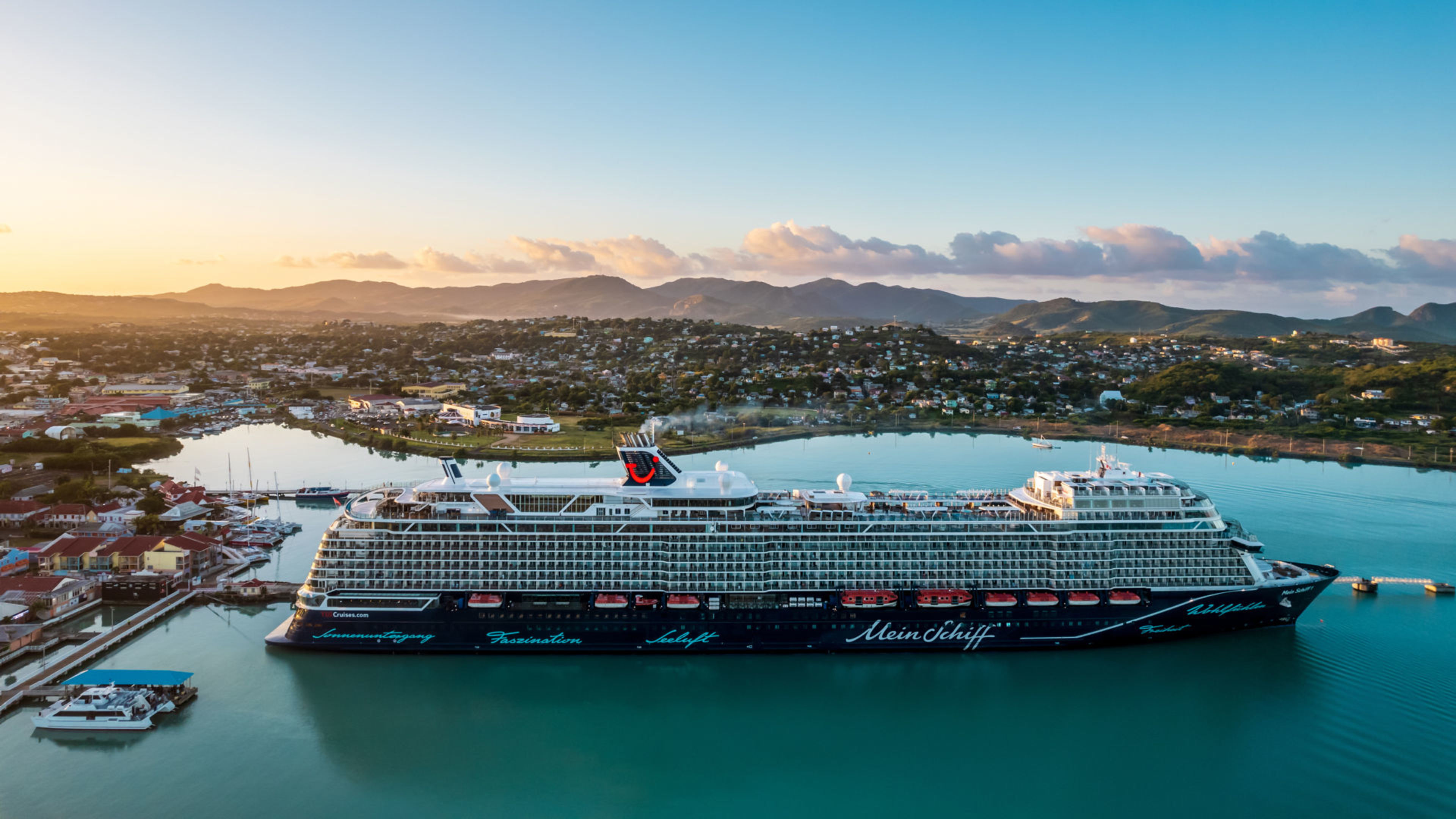 Mein Schiff 1 in Antigua