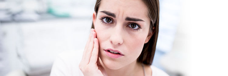 Erupted Tooth: Pericoronitis Symptoms & Treatment