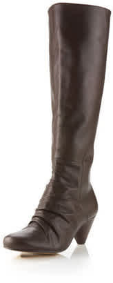 Can You Wear Brown Boots With a Black Outfit? Heck Yes!