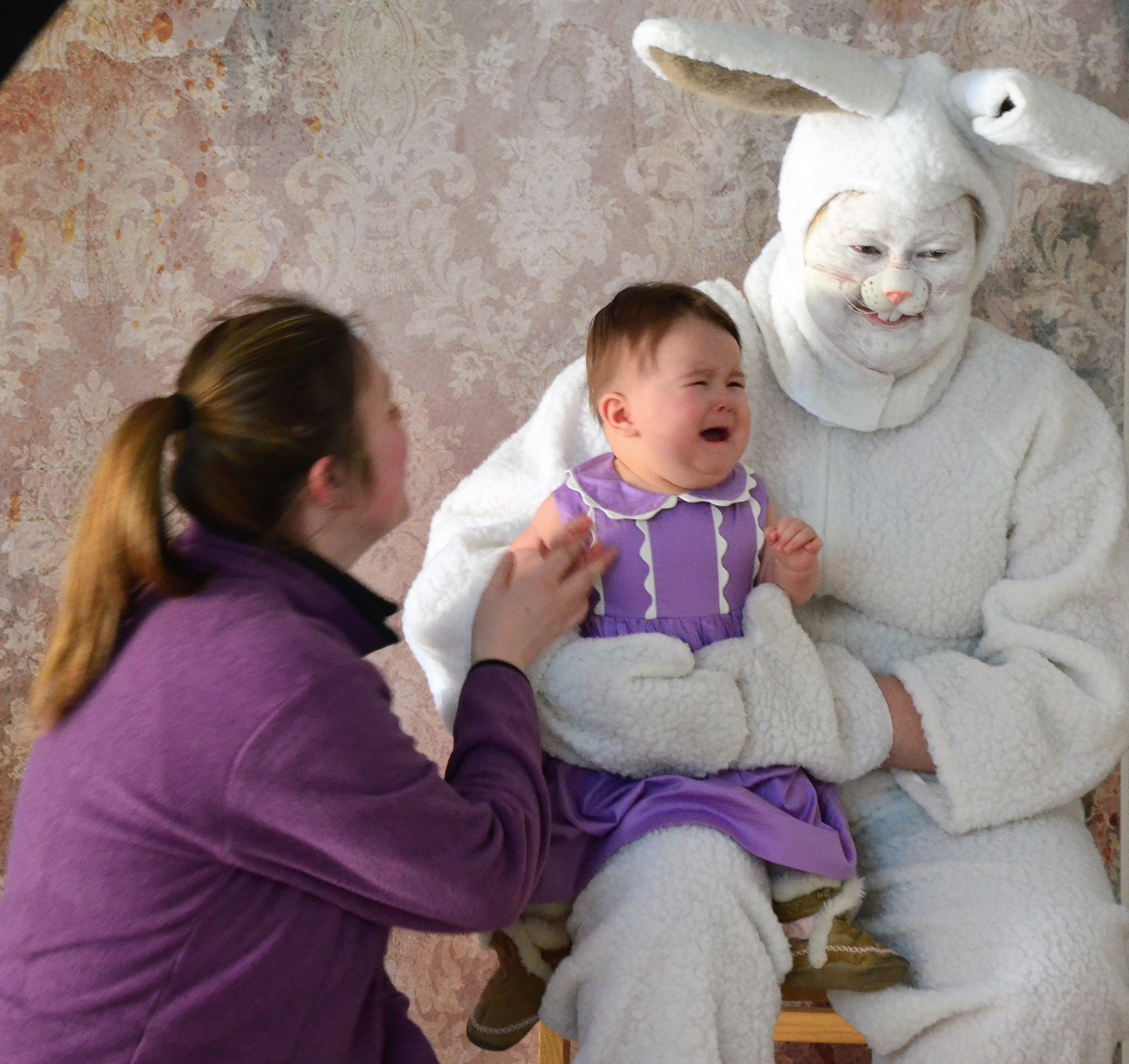 11 Easter Bunny Photo Fails That Will Crack Parents Up