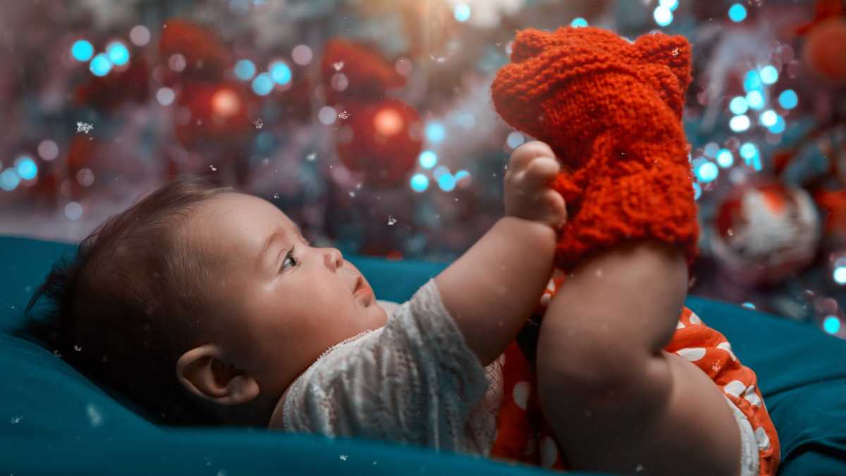 10 Adorable Holiday Photo Shoot Ideas for Baby's 1st Christmas