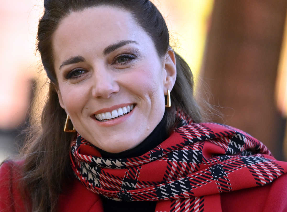 kate middleton in red scarf